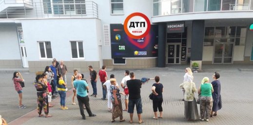 В Киеве мужчина выпал из окна. Фото