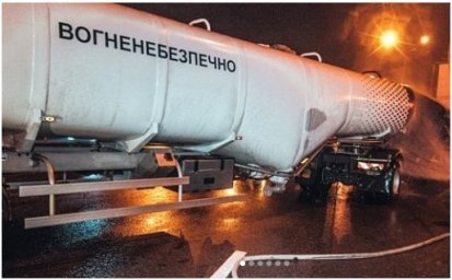 Ночью в Киеве произошло ДТП с бензовозом. Только чудо спасло от трагедии