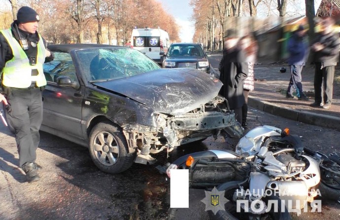 В ДТП в Ровно пострадали два человека. Появилось видео