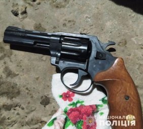 Во Львовской области мужчина стрелял в жену