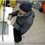 В Одессе разыскивают пожилую женщину, ставшую жертвой грабителя в обменнике. Появилось видео