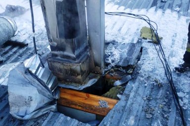В Днепре горел торговый павильон. Появилось видео
