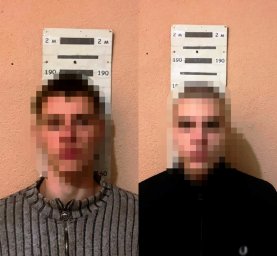 В Киеве двое юноше напали на прохожего