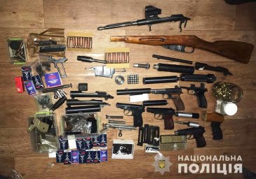 В Запорожье у мужчины изъяли арсенал оружия и боеприпасов
