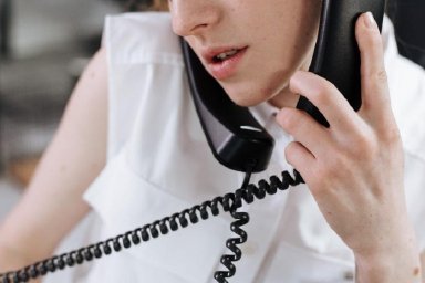 У місті Глобине жінка систематично повідомляла про замінування державних установ
