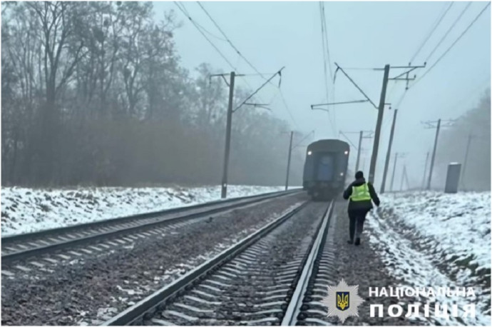 На перегоні Боярка-Вишневе під колесами потяга загинув чоловік