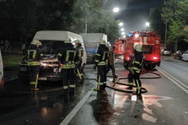 В Киеве сгорел микроавтобус