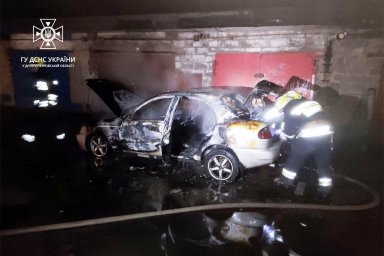 В Днепре горел легковой автомобиль