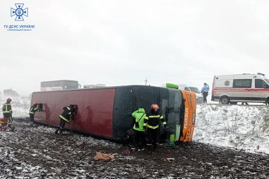 В Хмельницкой области опрокинулся пассажирский автобус