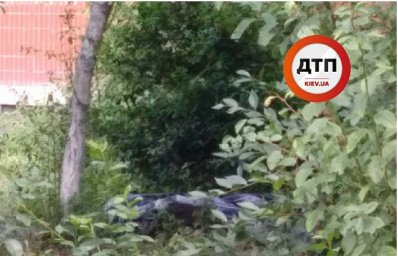 В Киеве на Теремках из окна 13 этажа выпал пожилой мужчина