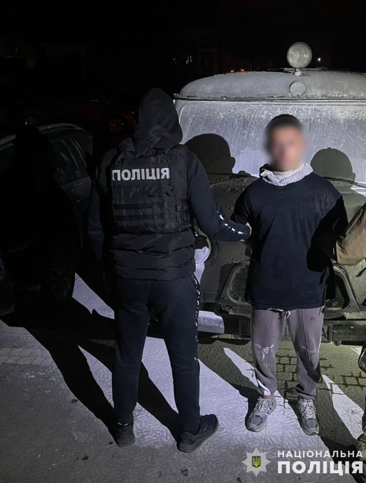 В Ужгороді зловмисник на замовлення рф вчинив серію підпалів авто. З'явилося відео