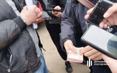В Киеве сотрудник полиции «разрешал» работать развлекательным заведениям во время карантина. Появило