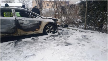 Во Львове неизвестные подожгли автомобиль