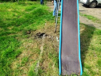У П’ятихатках чоловік кинув у подвір’я багатоповерхівки тротилові шашки