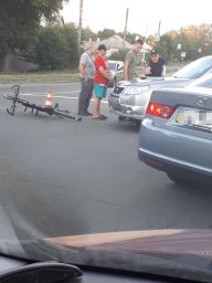 В Харькове автомобиль сбил велосипедиста
