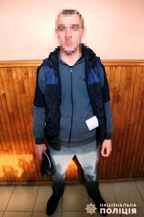 В Кременной мужчина избил подростка