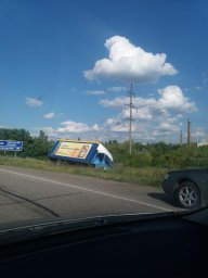ДТП в Харькове на Окружной - столкнувшись с легковым авто опрокинулась фура. Фото