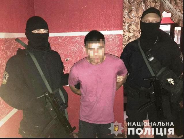 На Закарпатье мужчина стрелял в полицейского