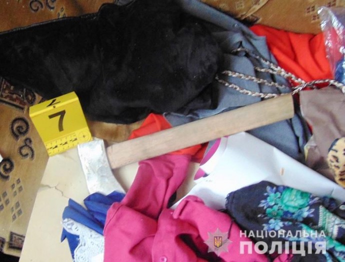 В Киеве женщина ударила мужа топором