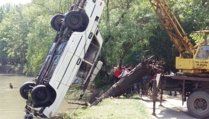В Одесской области в реку упала машина с людьми