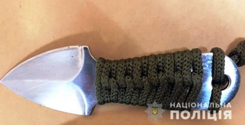 В Киеве мужчина ранил двоих знакомых