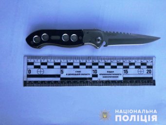 В Светлодарске мужчина ударил знакомого ножом