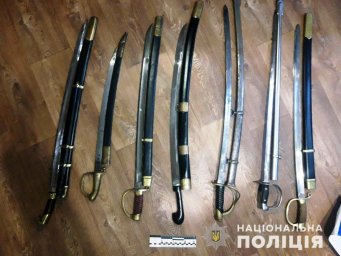 В Мирнограде у мужчины изъят арсенал оружия