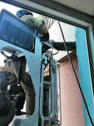 В Одессе спасатели сняли мужчину с козырька балкона десятого этажа