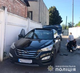 В Погребище двое мужчин стреляли по поезду. Появилось видео