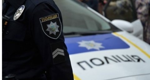 В Київській області чоловік з сокирою напав на поліцейського