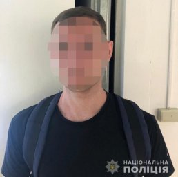 В Киеве мужчина ограбил ювелирный магазин