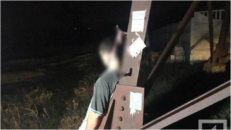 В Кривом Роге на электроопоре прохожие увидели повешенного мужчину