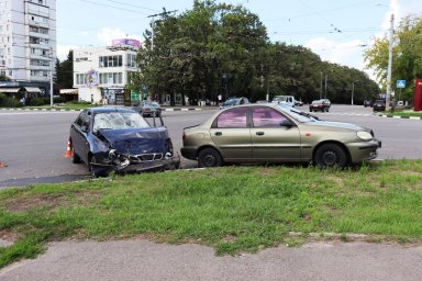 У Харкові юнак скоїв потрійне вбивство та смертельну ДТП на вкраденому авто. З’явилось відео