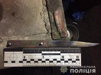 В Доброполье мужчина ударил знакомого ножом