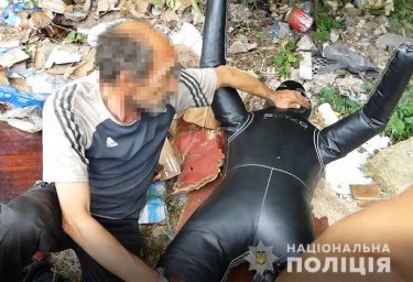 В Киеве мужчина пытался изнасиловать девушку. Появилось видео