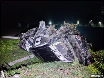 На Рівненщині легковик врізався в електроопору. Водій загинув