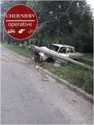 В Чернигове пьяный водитель сбил электроопору