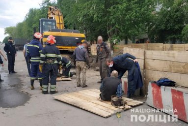 В Староконстантинове полиция выясняет обстоятельства смерти мужчины