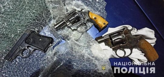 На Львовщине задержали автомобиль с оружием