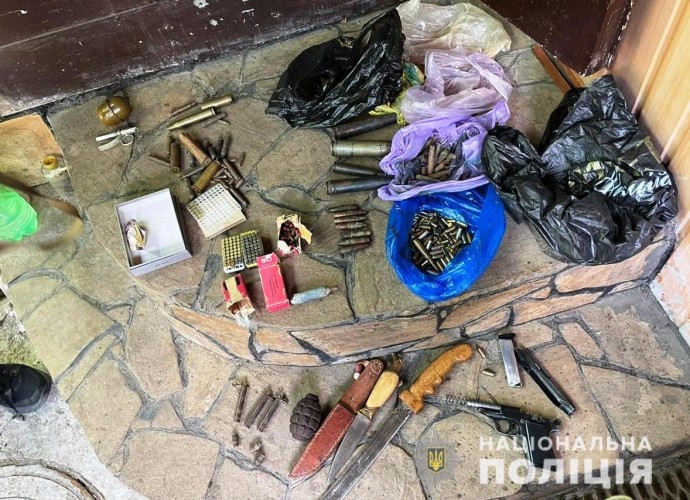 В Харькове у мужчины изъяли арсенал боеприпасов