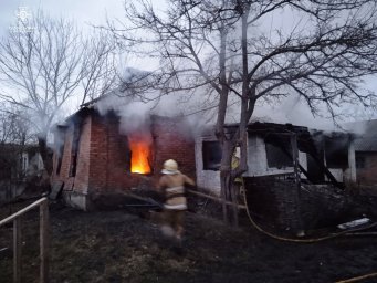 В Полтавской области мужчина поджег дом с людьми