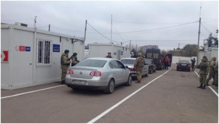 Женщина с проблемами психики «обосновалась» на КПВВ «Майорское»