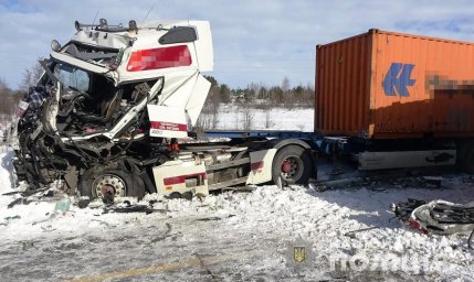 В ДТП в Житомирской области пострадал мужчина. Появилось видео В ДТП в Житомирской области пострадал мужчина. Появилось видео