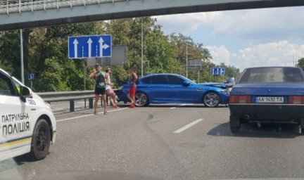 В Киеве произошло ДТП с участием BMW. Фото