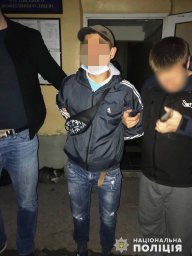 В Чугуеве мужчина изнасиловал и ограбил женщину