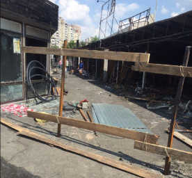 В Киеве неизвестные в масках сожгли рынок