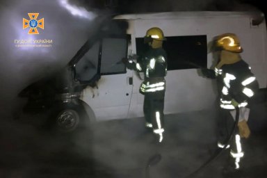 В Никополе горел микроавтобус