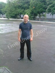 В Днепре неадекватный мужчина ходил с ножом и приставал к маленьким девочкам