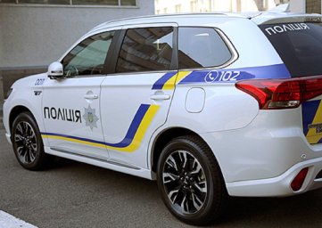 ​В Киеве заблокировали авто с преступниками, которые обманули мужчину