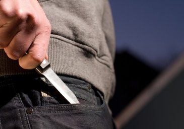 ​В Харькове мужик с ножом нападал на беззащитных женщин и грабил